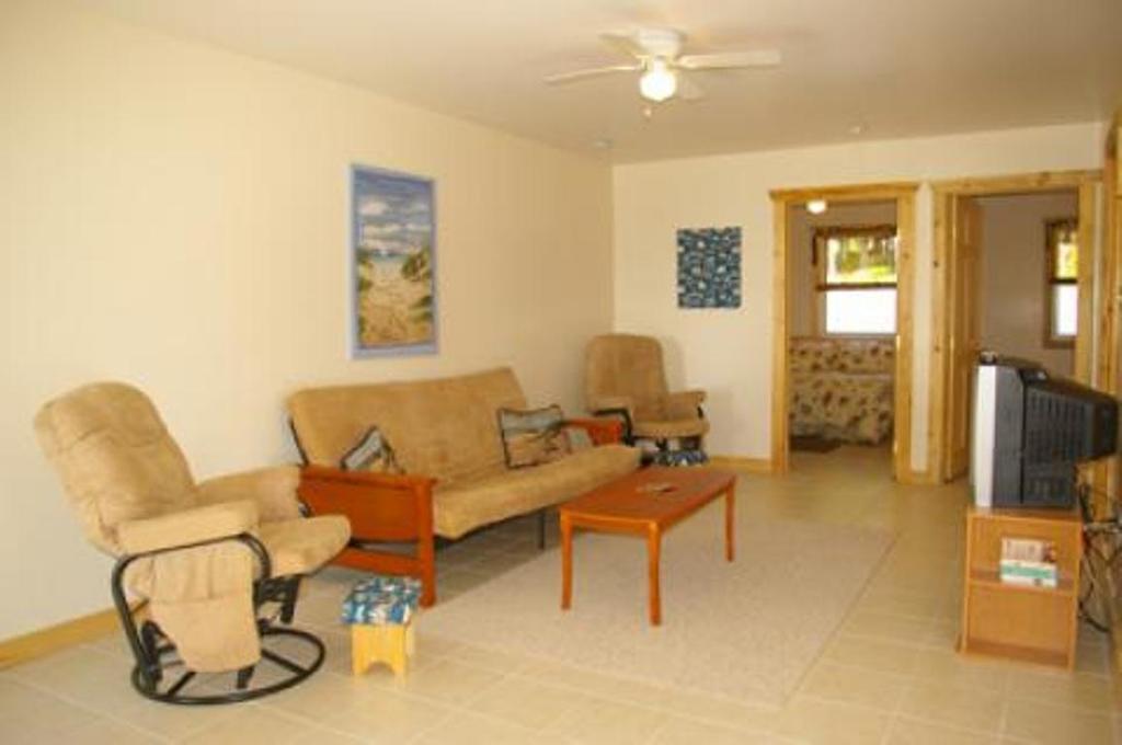 Sea Parrot Ocean View Manor Hotel Indian Brook Room photo